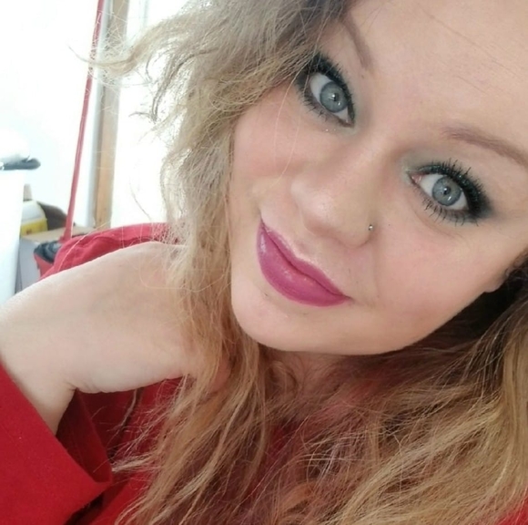 Meet your Posher, Jillian - Picture 1 of 1